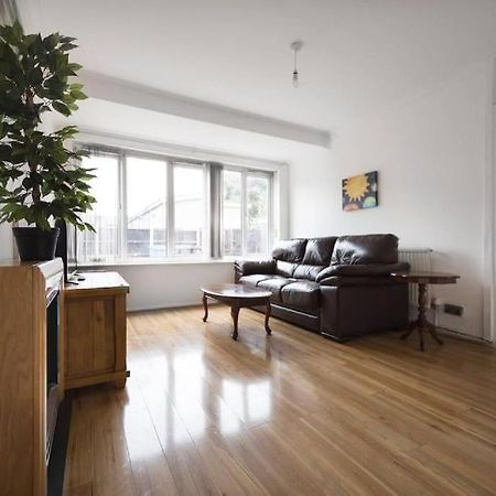 Entire 3 Bedroom House Near City Centre + Free Parking Манчестер Экстерьер фото